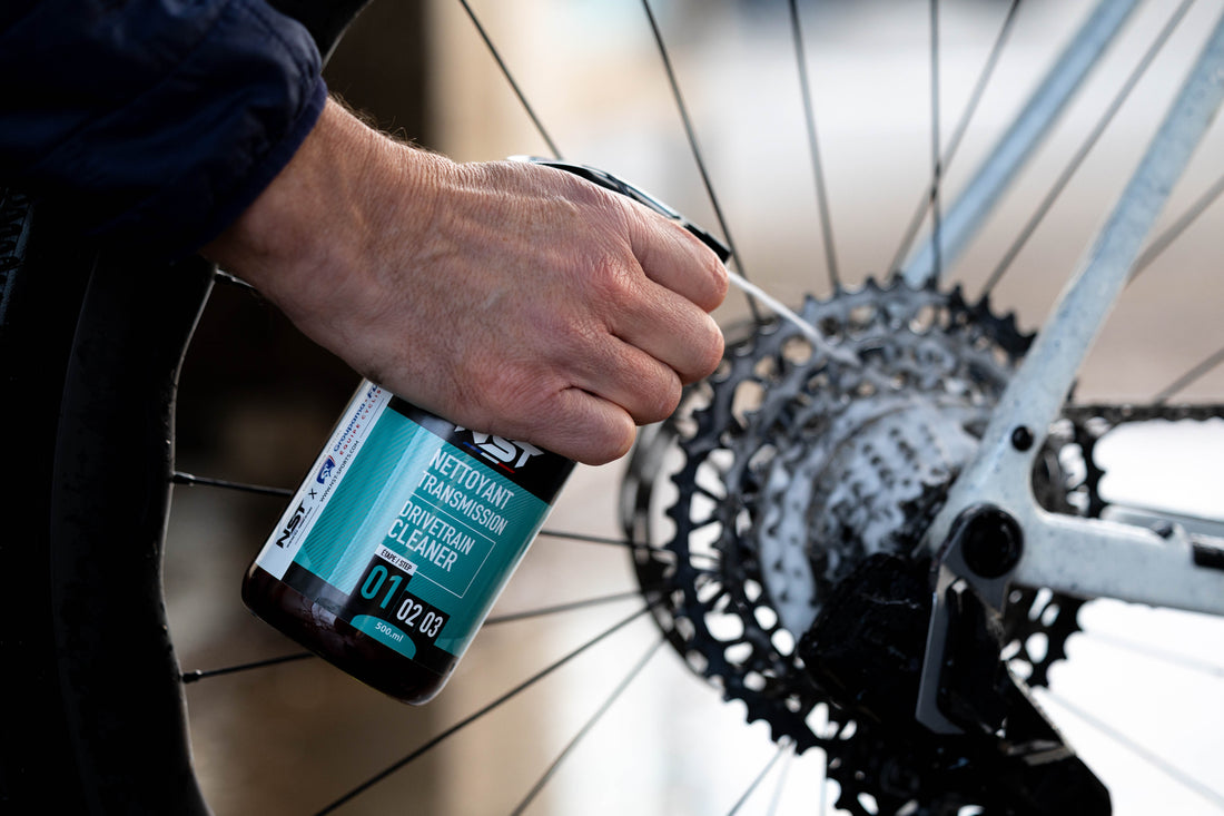 Comment nettoyer sa transmission vélo facilement avec NST Nettoyant Transmission