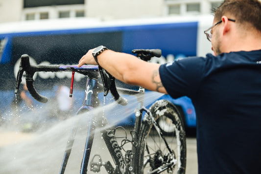 Bien laver et lubrifier son vélo : simple, rapide et efficace